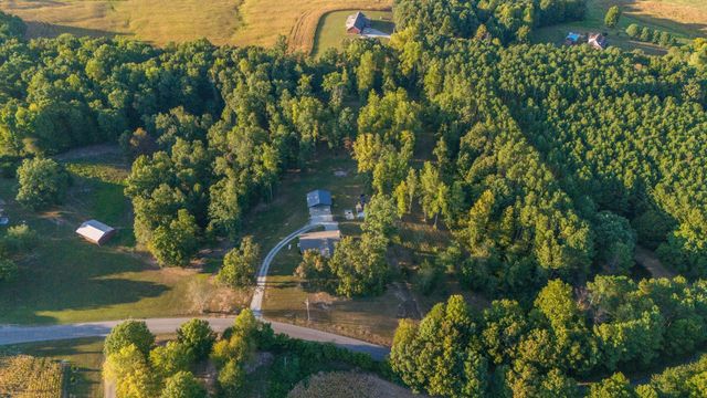 960 Knob Creek Rd, Lawrenceburg, TN 38464