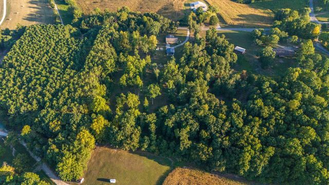 960 Knob Creek Rd, Lawrenceburg, TN 38464