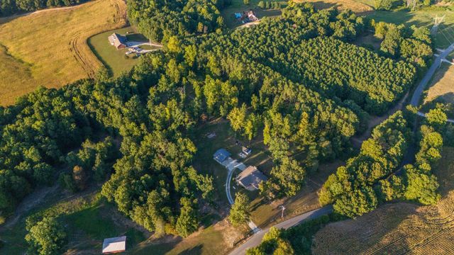 960 Knob Creek Rd, Lawrenceburg, TN 38464