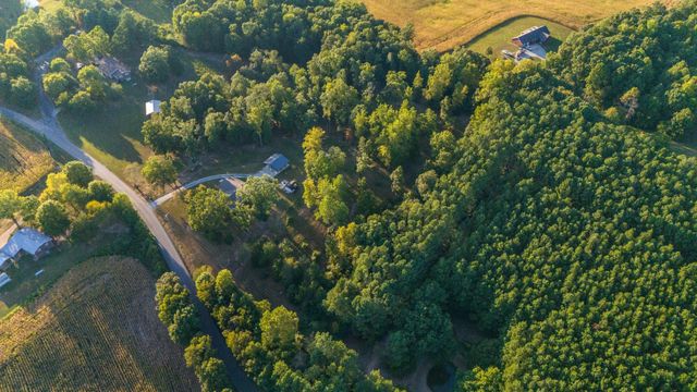 960 Knob Creek Rd, Lawrenceburg, TN 38464