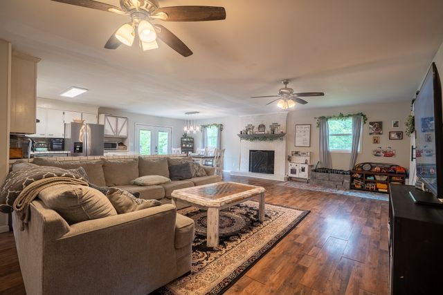 960 Knob Creek Rd, Lawrenceburg, TN 38464