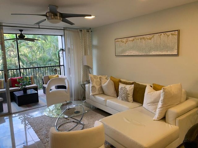 3940 Inverrary Boulevard 302, Lauderhill, FL 33319