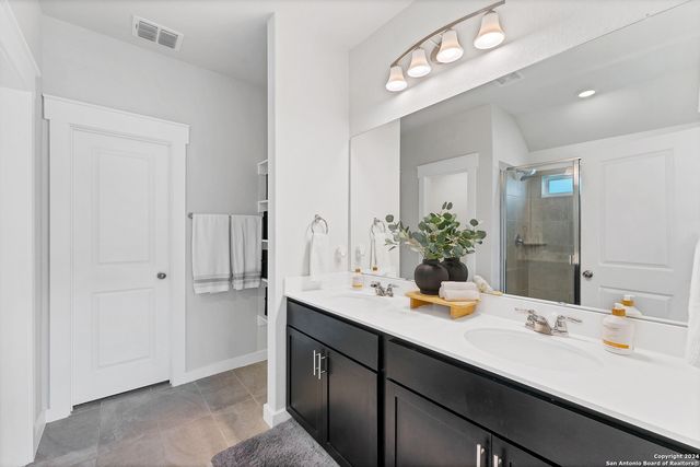 4323 W Vasquez Cir, Converse, TX 78109