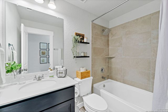 4323 W Vasquez Cir, Converse, TX 78109