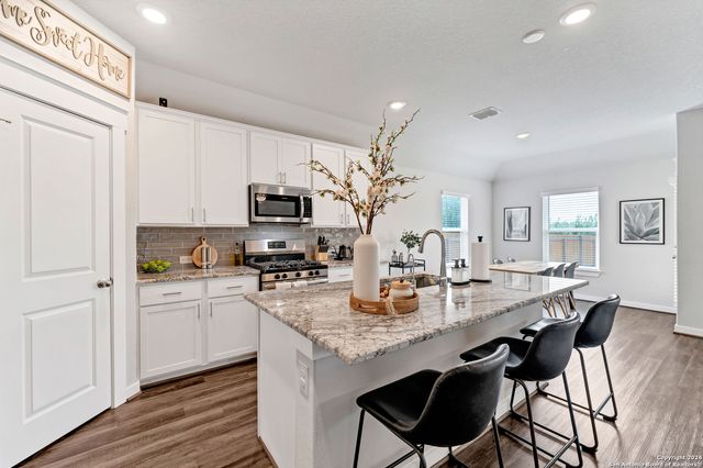 4323 W Vasquez Cir, Converse, TX 78109