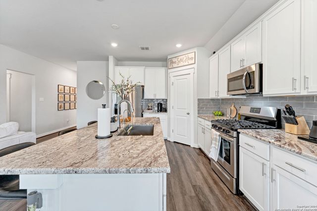 4323 W Vasquez Cir, Converse, TX 78109