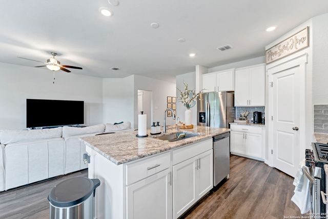 4323 W Vasquez Cir, Converse, TX 78109