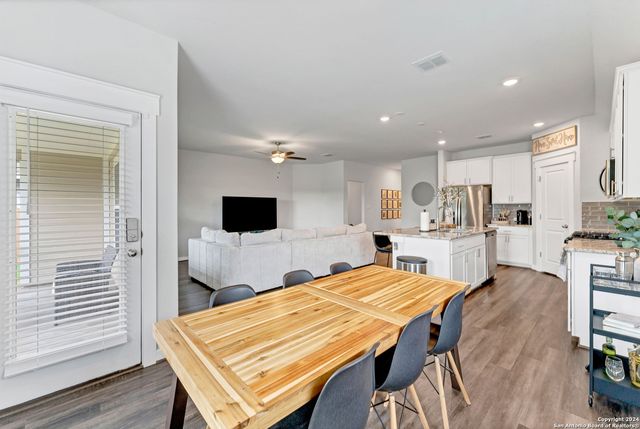 4323 W Vasquez Cir, Converse, TX 78109