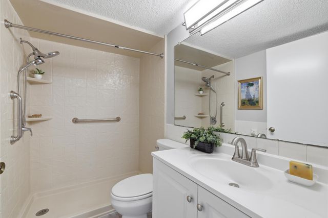 4584 Cedar Lake Road S 6, Saint Louis Park, MN 55416