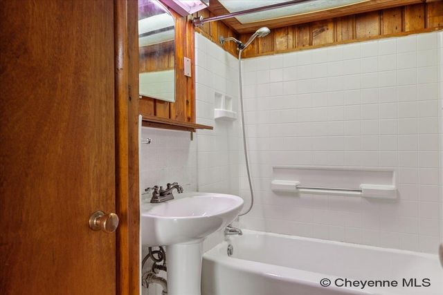 1630 CROOK AVE, Cheyenne, WY 82001