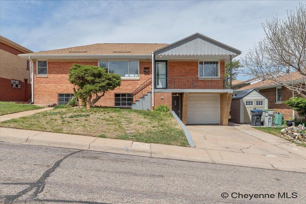 1630 CROOK AVE, Cheyenne, WY 82001