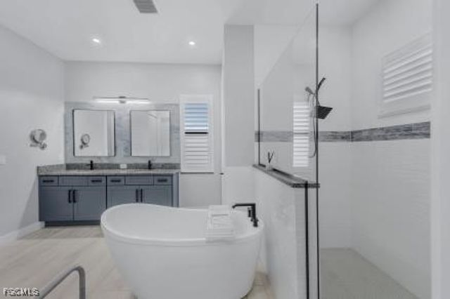 2004 NW 17th AVE, Cape Coral, FL 33993