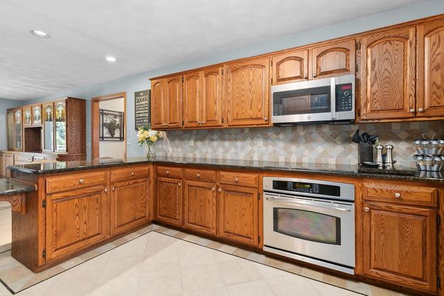 2611 N NICHOLAS STREET, Appleton, WI 54914