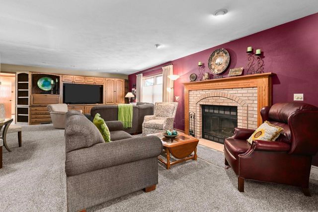 2611 N NICHOLAS STREET, Appleton, WI 54914