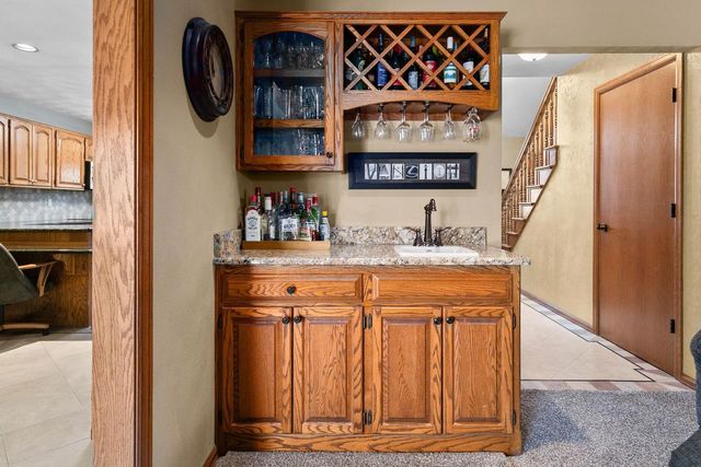 2611 N NICHOLAS STREET, Appleton, WI 54914