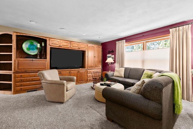 2611 N NICHOLAS STREET, Appleton, WI 54914