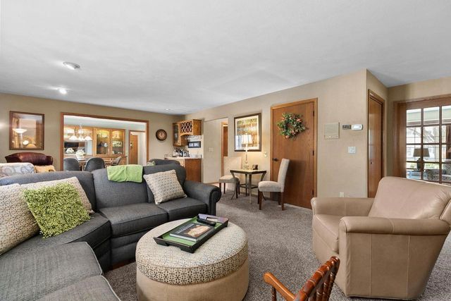 2611 N NICHOLAS STREET, Appleton, WI 54914