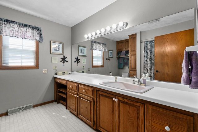 2611 N NICHOLAS STREET, Appleton, WI 54914