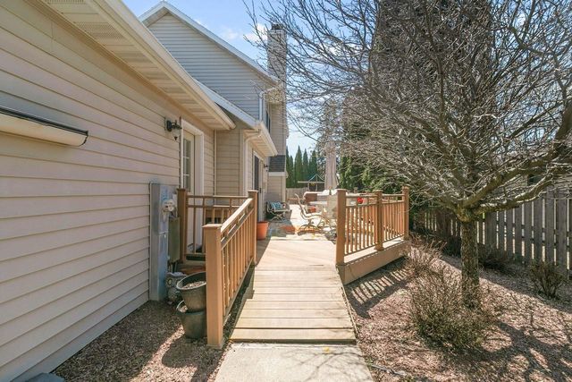 2611 N NICHOLAS STREET, Appleton, WI 54914