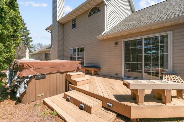 2611 N NICHOLAS STREET, Appleton, WI 54914