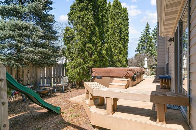 2611 N NICHOLAS STREET, Appleton, WI 54914
