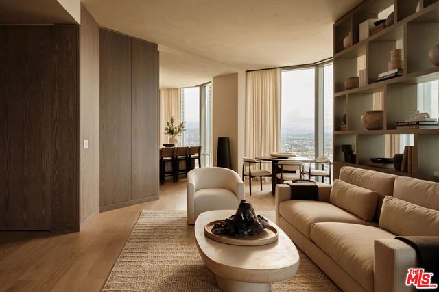 211 W Elm Court 27B, Los Angeles, CA 90067
