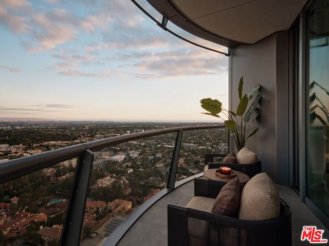 211 W Elm Court 27B, Los Angeles, CA 90067