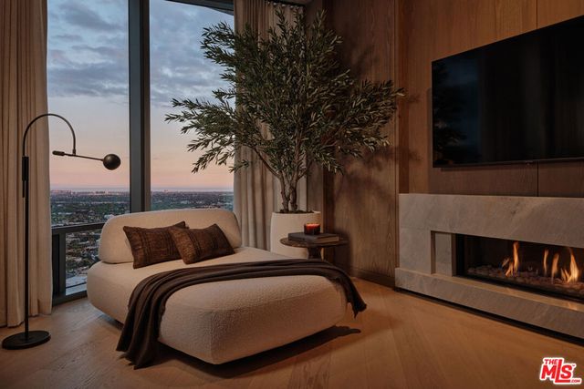 211 W Elm Court 27B, Los Angeles, CA 90067