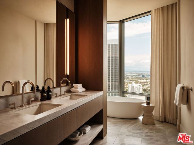 211 W Elm Court 27B, Los Angeles, CA 90067