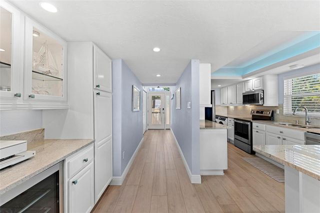 600 MANATEE AVENUE 106, Holmes Beach, FL 34217