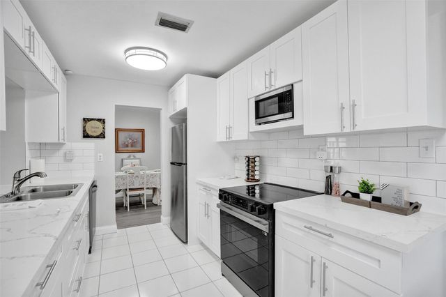 4953 NW 48 Avenue, Tamarac, FL 33319