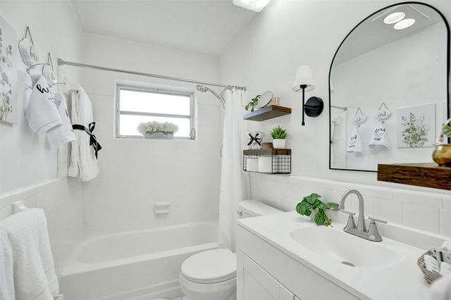 4953 NW 48 Avenue, Tamarac, FL 33319