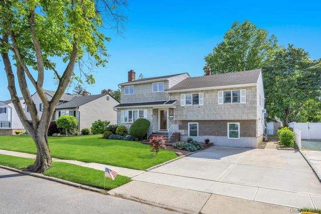 11 Edgewood Drive, Hicksville, NY 11801
