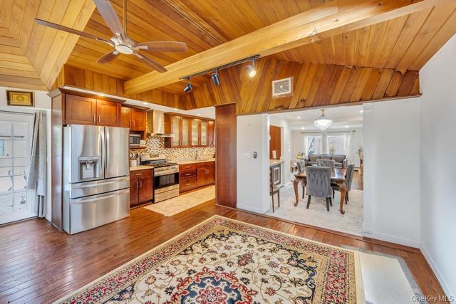 11 Edgewood Drive, Hicksville, NY 11801
