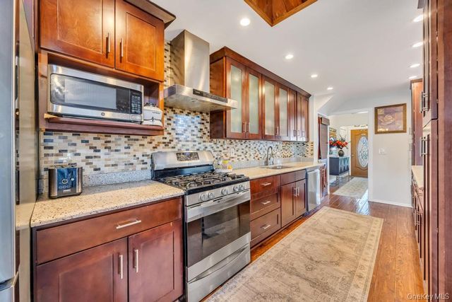 11 Edgewood Drive, Hicksville, NY 11801