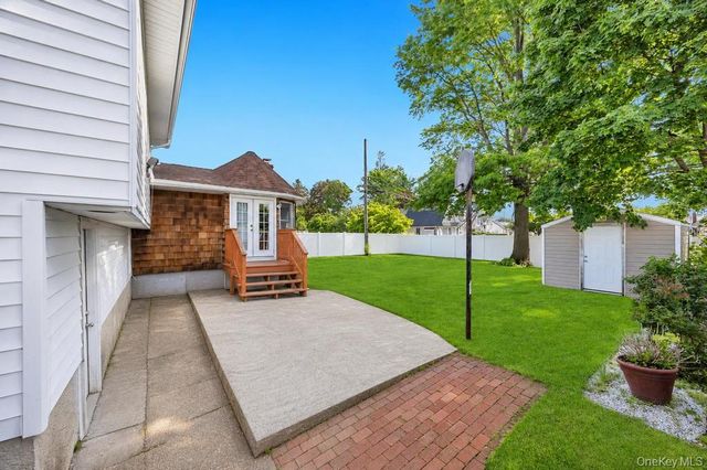 11 Edgewood Drive, Hicksville, NY 11801