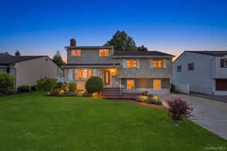 11 Edgewood Drive, Hicksville, NY 11801