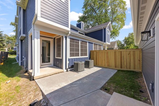 717 N Brainard Street, Naperville, IL 60563