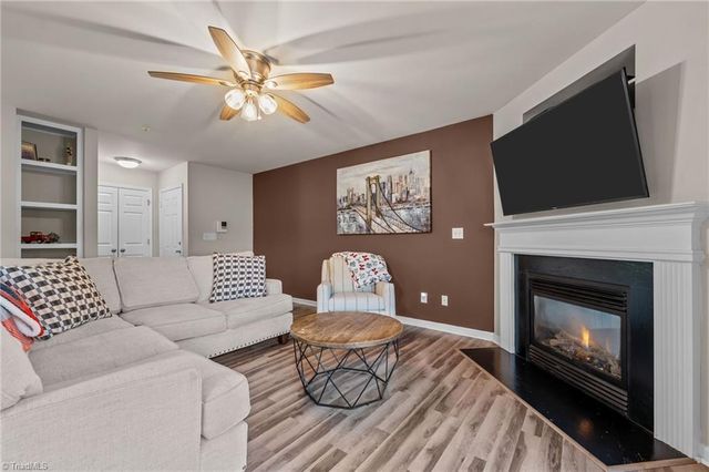 4702 Pennoak Lane, Greensboro, NC 27407