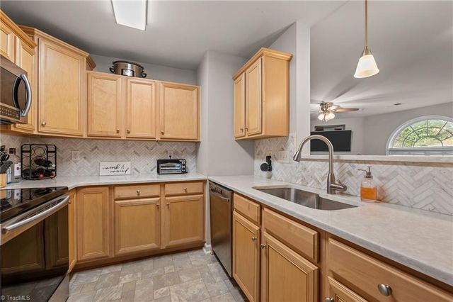 4702 Pennoak Lane, Greensboro, NC 27407