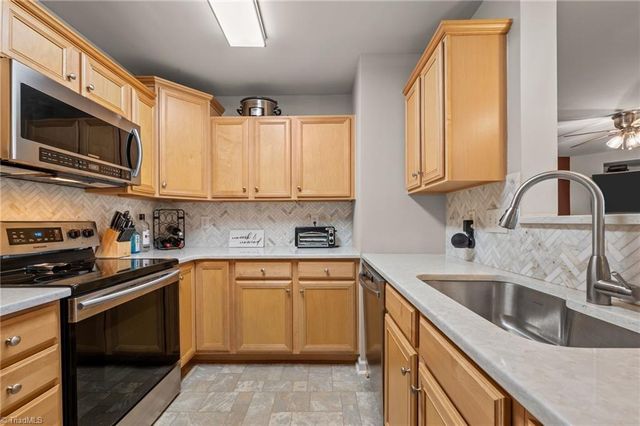 4702 Pennoak Lane, Greensboro, NC 27407