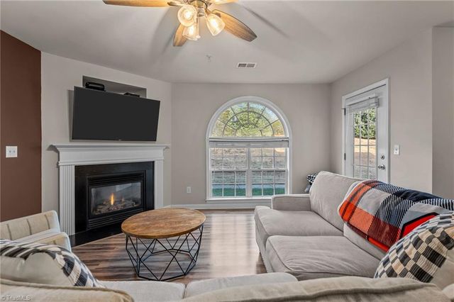 4702 Pennoak Lane, Greensboro, NC 27407