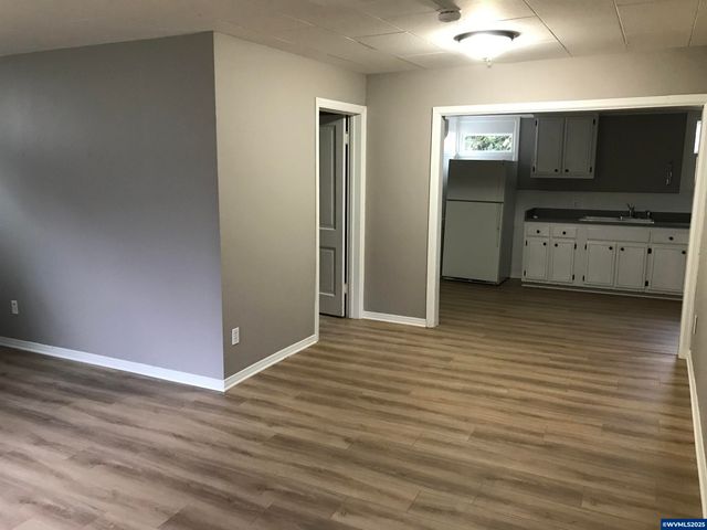 412 W Main St, Silverton, OR 97381