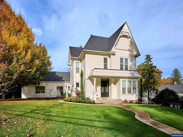 412 W Main St, Silverton, OR 97381