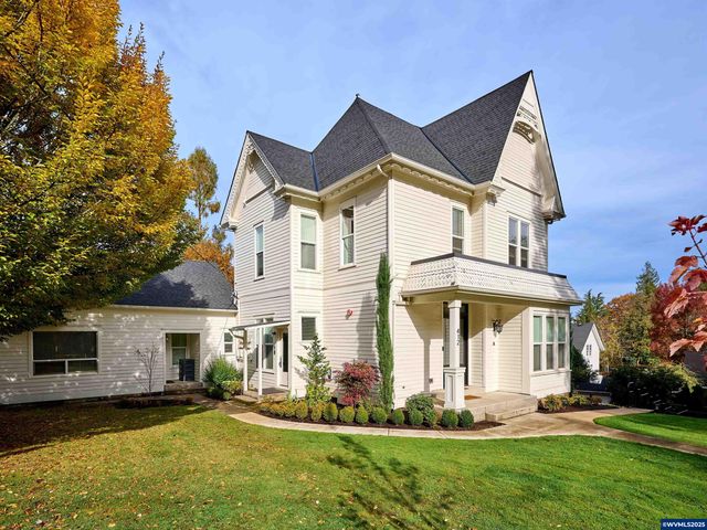 412 W Main St, Silverton, OR 97381