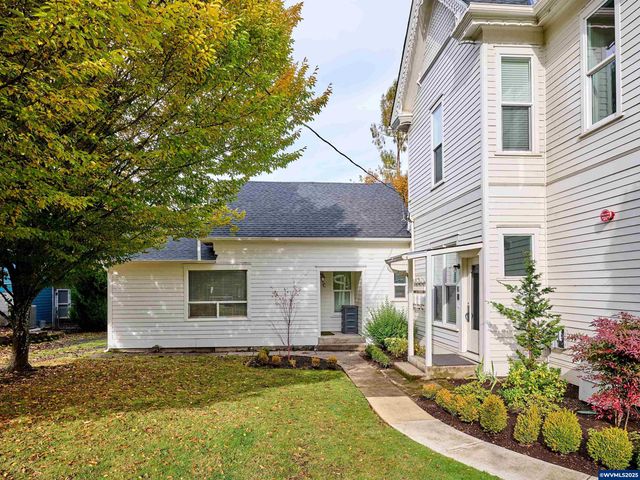 412 W Main St, Silverton, OR 97381