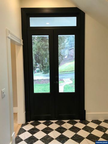 412 W Main St, Silverton, OR 97381