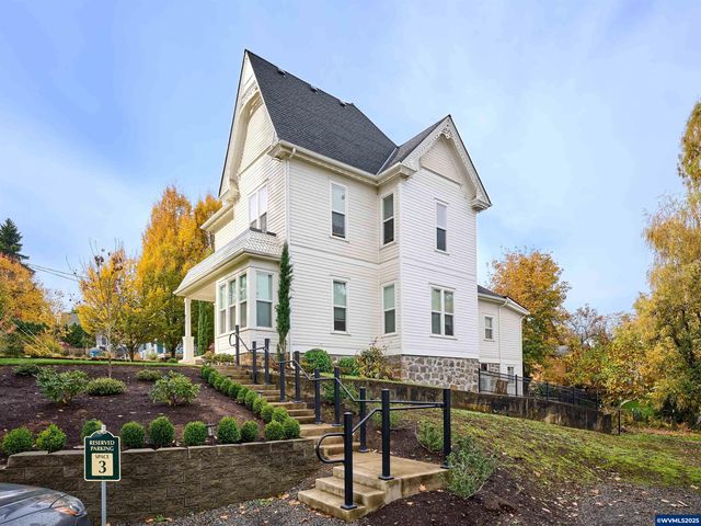 412 W Main St, Silverton, OR 97381