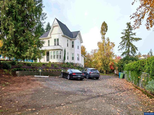 412 W Main St, Silverton, OR 97381