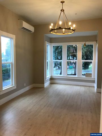 412 W Main St, Silverton, OR 97381